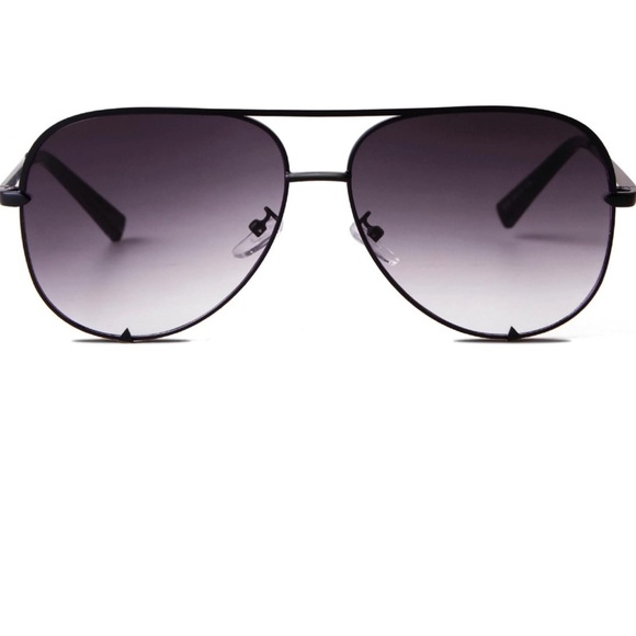 Classic Black Aviator Sunglasses with Gradient Lenses main image 3